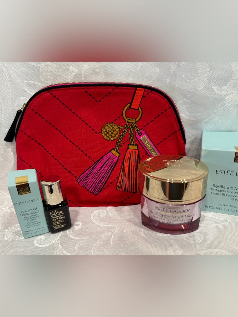 Estée Lauder Advanced Night Repair Serum & Resilience Crème. Plus bag.